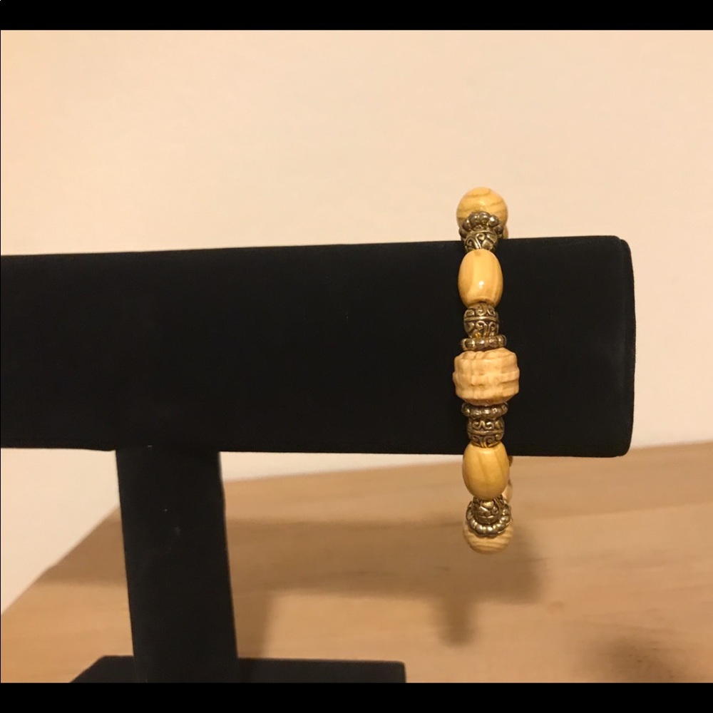 Beautiful Glass Beaded Necklace and Bracelet - Picture 5 of 5